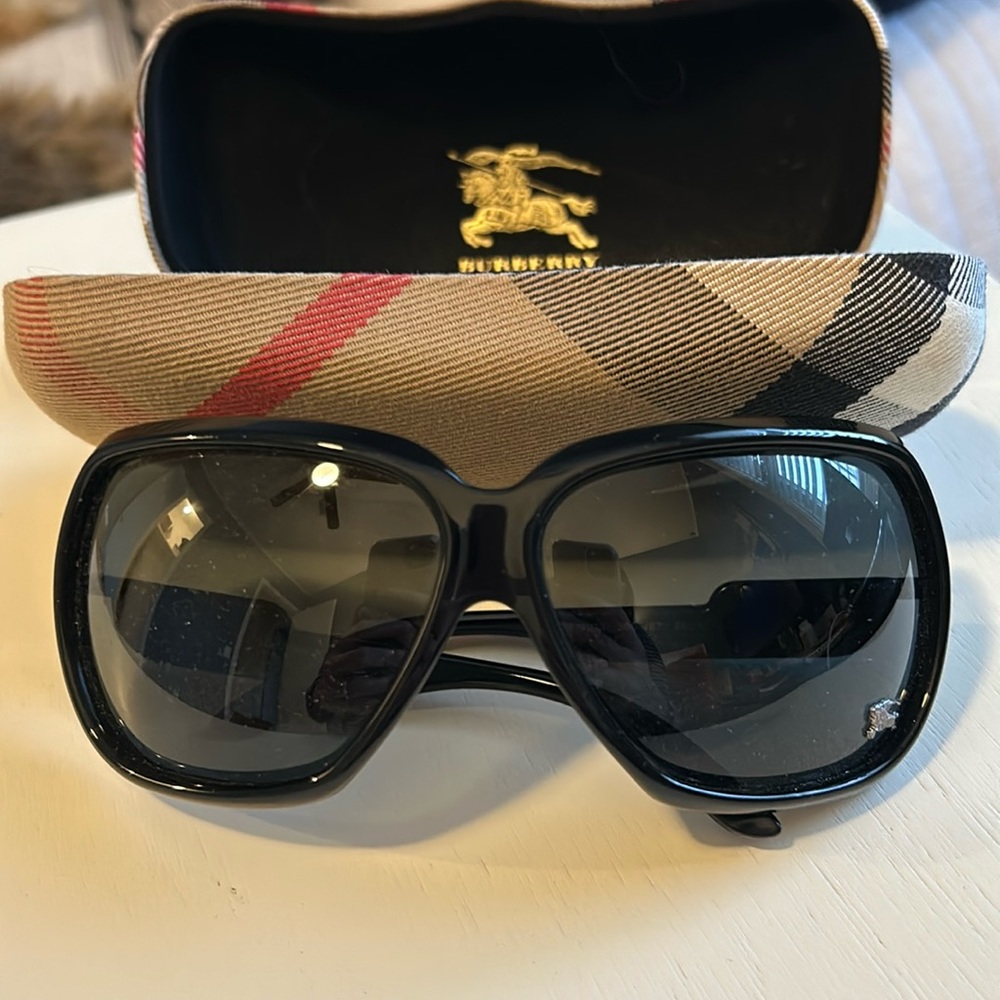 Burberry women’s sunglasses and case